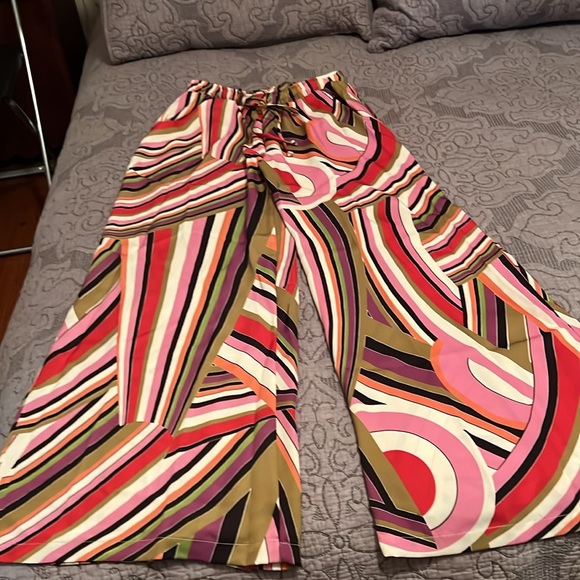 RESA - 2 piece set Odesza, Emma bralette top with Chase wide leg pants. - Picture 4 of 6